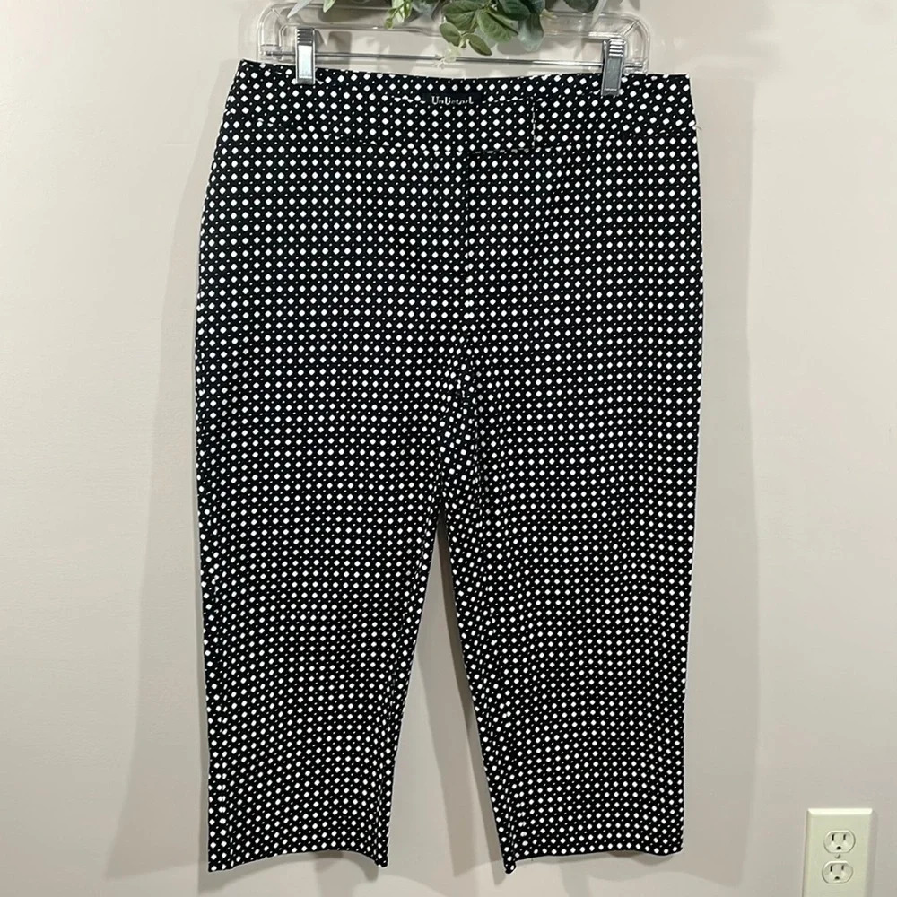 NWOT Unlisted Kenneth Cole Black and White Stretch Capri 10